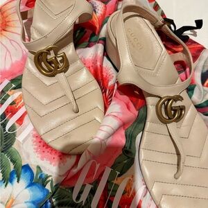 Gucci Women's Beige Sandals with Gold Logo